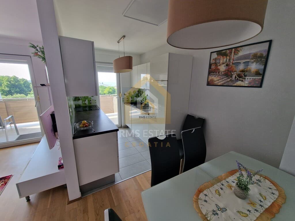Apartament - ZAMBRATIJA